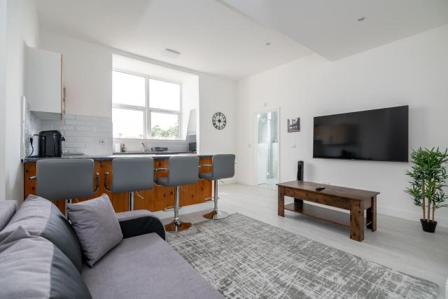 Cozy 2-Bedroom Flat in the Heart of West London