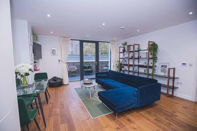 Stylish Brixton 2 bed- 2 bath by Pop and Brixton Village