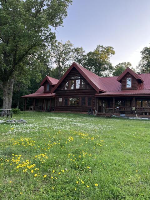 Red Barn Lodge with a Boat slip at Leach Lake