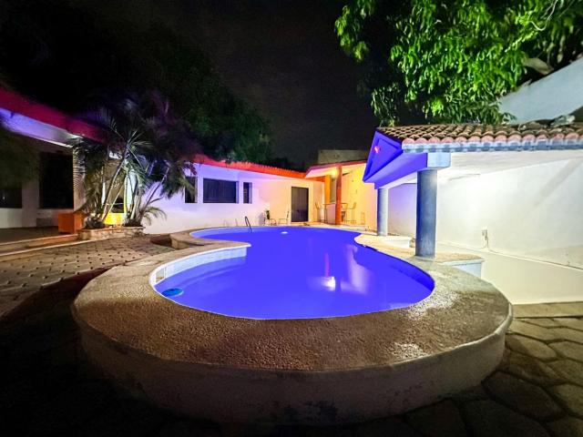 Espacio relajante con piscina para 3 personas