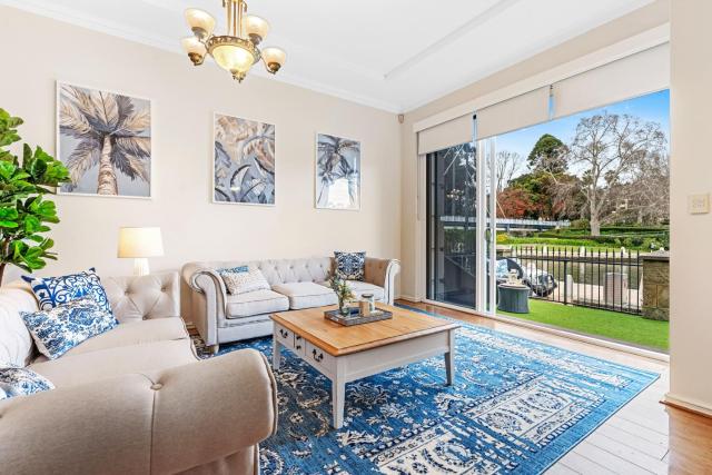 East Perth Luxury Waterfront Retreat