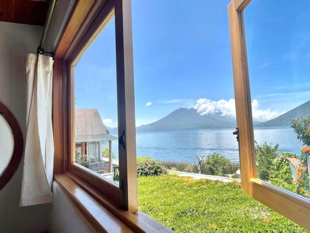 Lakefront Living Lovely Loft, San Marcos, Atitlan