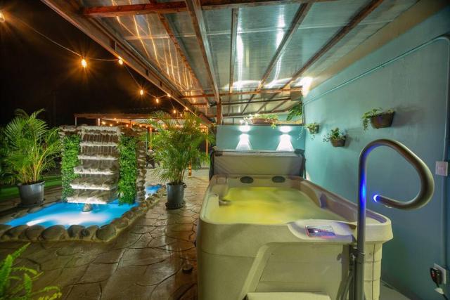 EcoScape Arenal-Hot Tub-Central