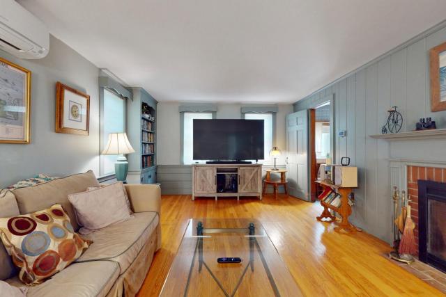 Cozy & Quiet Hyannis Retreat