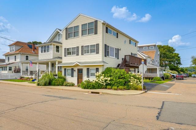 Walk to Beaches Sunny East Haven Home with Grill