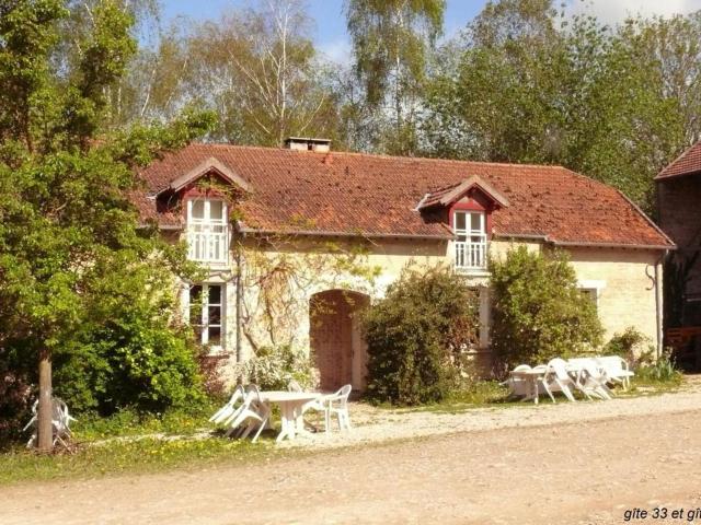 Gîtes spacieux en ferme active avec jardin, cheminée et équipements modernes près de Paris - FR-1-649-48