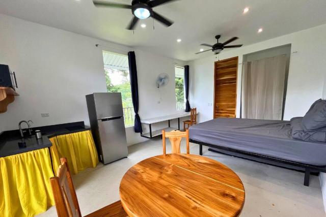 Pavones Exclusive Studio Between 2 Surf Spots 100mb