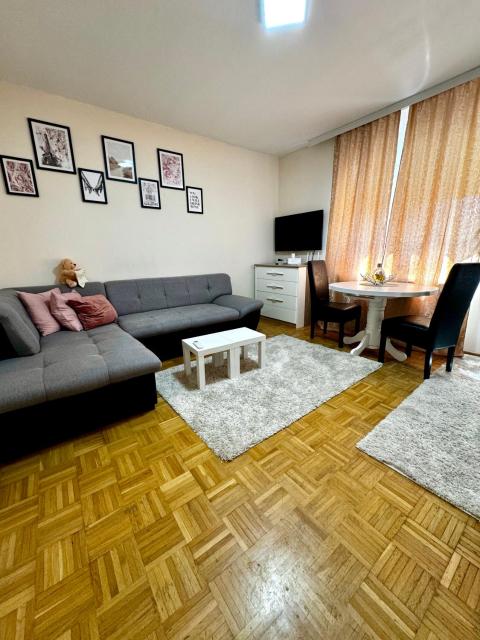 Lovely Apartment with terrace/Divan apartman sa terasom