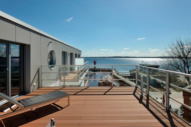 Apartmenthaus Hafenspitze Ap 37 "Sonnendeck", Blickrichtung von der Terrasse auf das Offenes Meer, Strand, Innenstadt