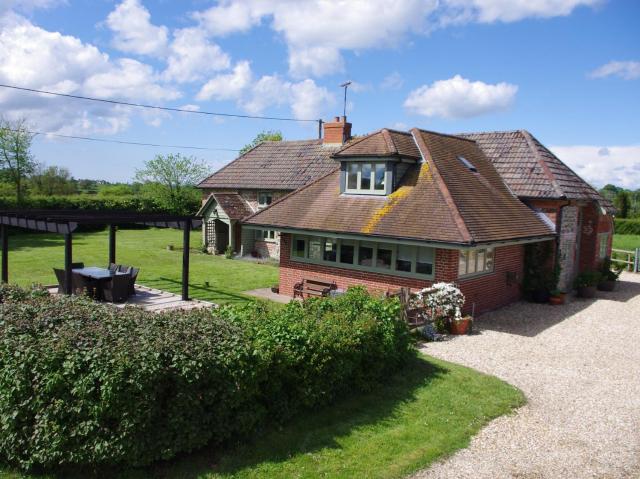 4 Bed in Blandford Forum 76544