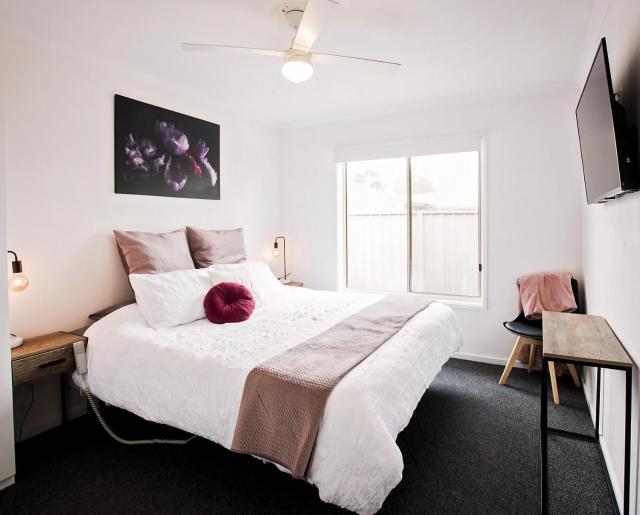 Sunny Shackell - Echuca Moama Holiday Accommodation