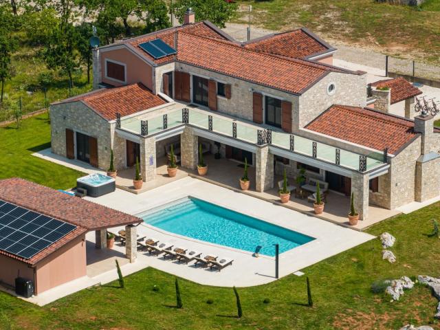 Villa Antea for 10 people near Barban with heated pool 75 m2 - welness & large garden