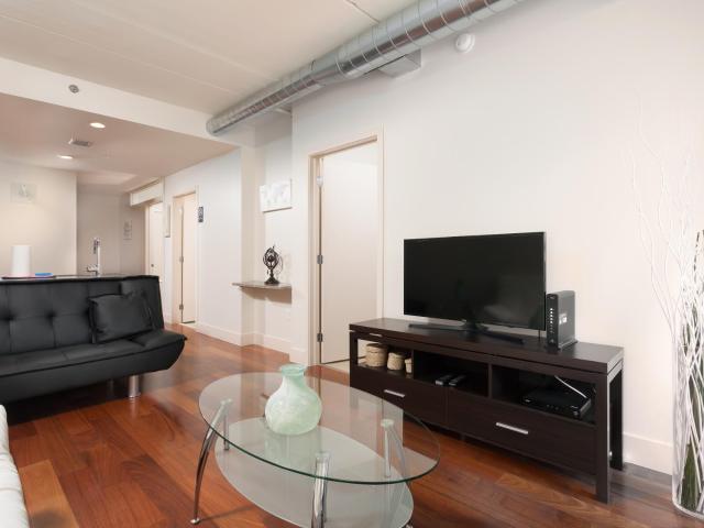 Pet Friendly 2 Bedroom and 2 Bathroom Apartment near Rittenhouse apts