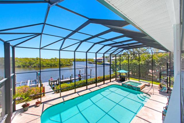 5 Bedroom Family Beach and Pool House on Bonita Beach, Sleeps 11