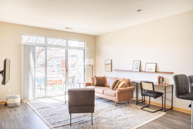 Flexhome Brewers Hill 1BR TS3 - near Brady St and Riverwalk