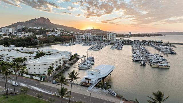 The Pier Pods on the water- 50m from Townsville bus terminal and ferry terminal