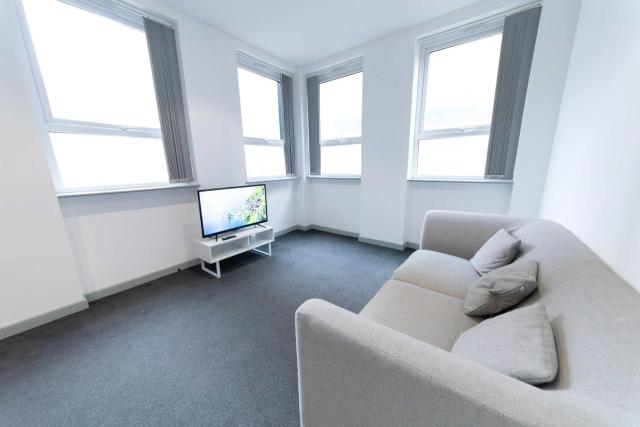 Fabulous 1 Bed Apartment in Blackburn Centre