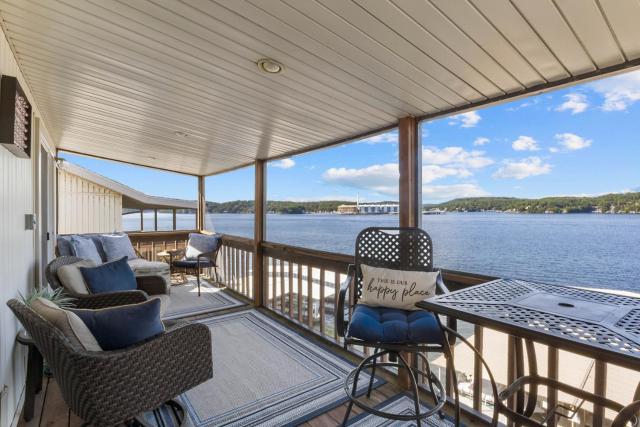 Ozark Oasis Top Floor Waterfront Condo