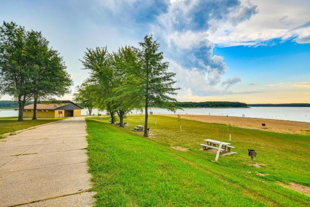 Family Condo By Mark Twain Lake and Jellystone Park