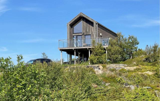 Nice Home In Lysøysundet With Wifi