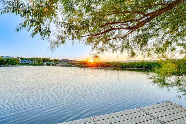 Okee Bay House on Lake Wisconsin with Private Dock!