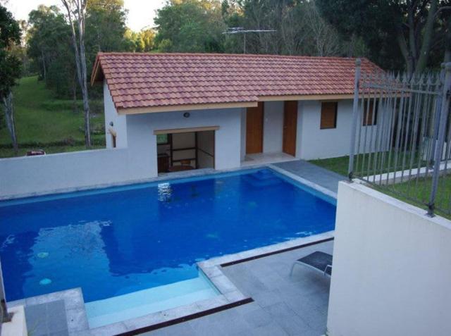 Cozy One Room with Massive Pool