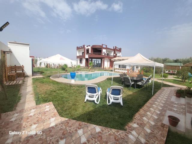 villa issen avec piscine privee pour les familles