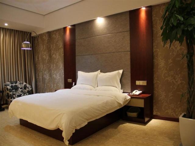 GreenTree Inn Jiangsu Nantong Tongzhou Shiji Avenue Jianghaihuangdu Express Hotel