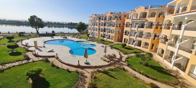 Beautiful Nile Front Apartment