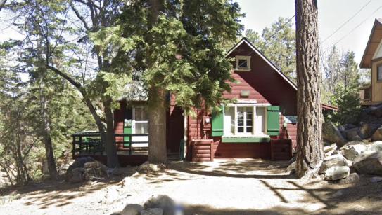 Robins Nest - Comfy cabin walking distance to Bear Mountain with Hot Tub!