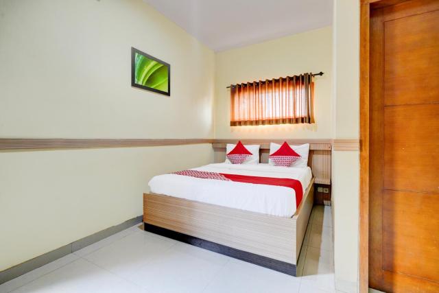 OYO 94186 Hotel Cemara Hijau