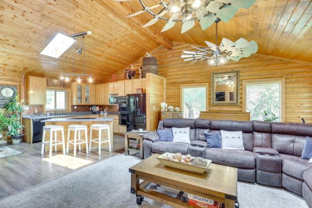 Pet-Friendly Cabin with Mtn View in South Weber!