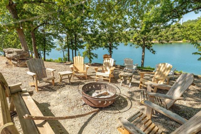 Artilla Cove Cabin 7- Lake Views- Pool & Hot Tub