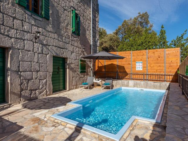 Villa Lazini Dvori - Two Bedroom Stone House Villa with Private Pool