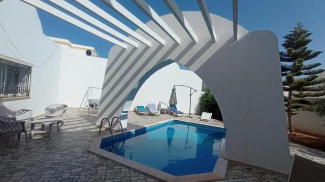 Villa standing avec piscine privée sans vis à vis et WiFi à Djerba