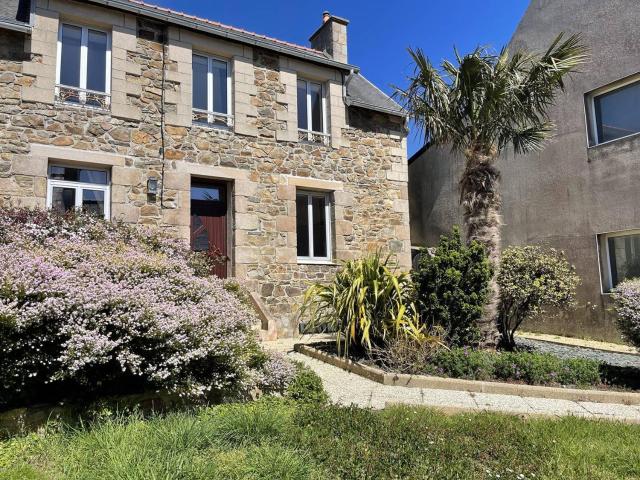 Maison VUE SUR MER avec jardin WIFI au port de Ploumanac'h à PERROS-GUIREC - Réf 325