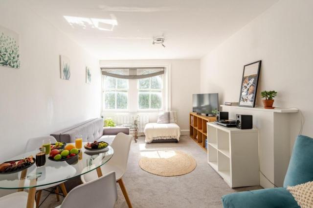 London Oasis Retreat - 2 Bedroom Apartment