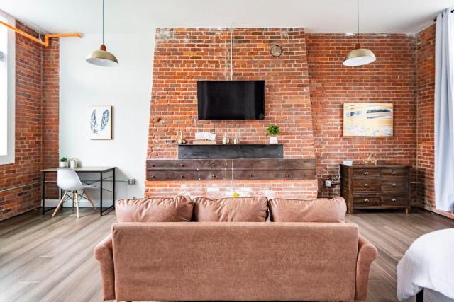 Jennifer's Historic Downtown Loft