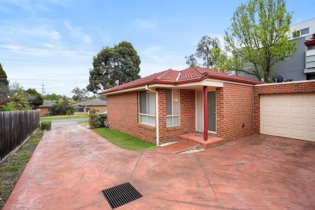 Perfectly Located Townhouse in heart of Ringwood