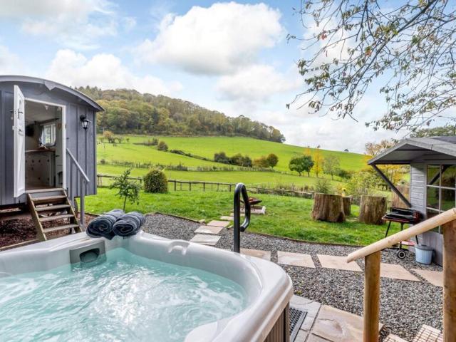 Ewe Retreat Shepherds Hut