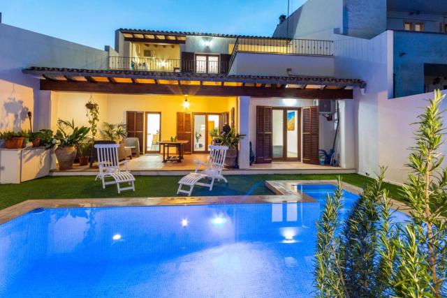 Beautiful Mallorca Villa - 3 Bedrooms - Villa Townhouse Memories - Walking Distance to Town Square and Private Pool - Consell