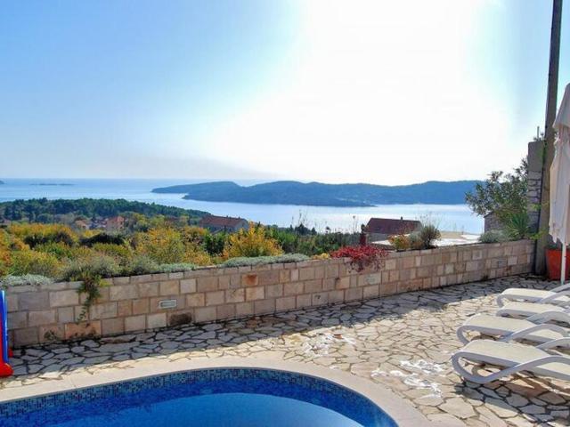 Villa Tony - Five Bedroom Villa with Terrace, Swimming Pool and Sea View