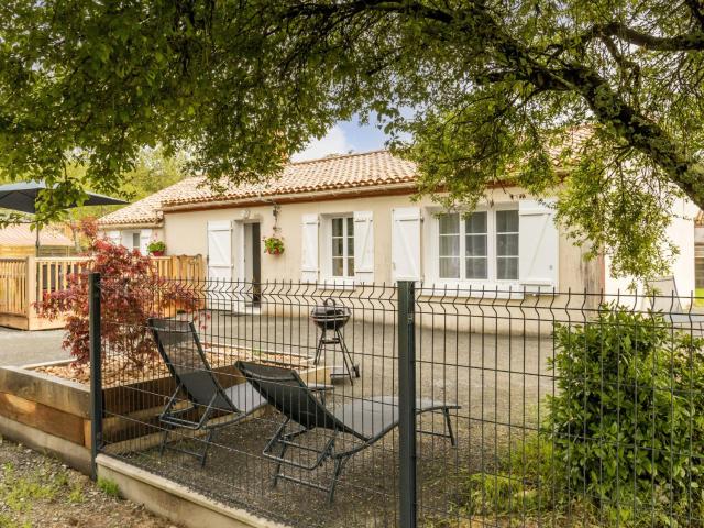 Gîte Indépendant au Calme avec Jardin et Wifi, à 12 km des Plages - FR-1-306-1287