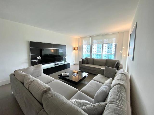 Luxurious and Centrally-located 1BR Condo by the beach!