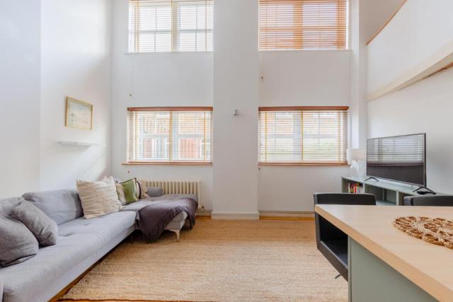 1BD Flat with Gym in Victorian Conversion Brixton