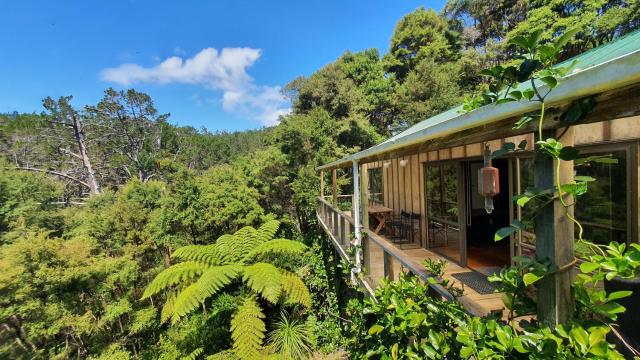 The Weka House - Kawau Island Holiday Home