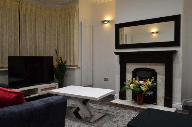 Harrow Sleeps10 PrivateGarden 3BR FreeParking WiFi