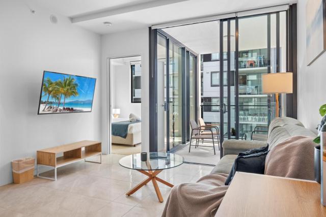 The Halo - New Central Lux South Brisbane 2BR with Parking & Pool