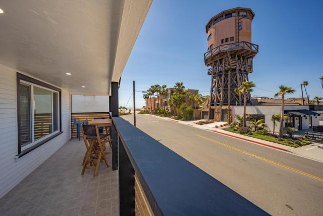 Brand New Home by the Beach & Historic Sunset Water Tower