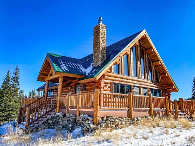 Spectacular Custom Log Cabin with Hot Tub, Epic Views, Fireplace - Moose Tracks Cabin